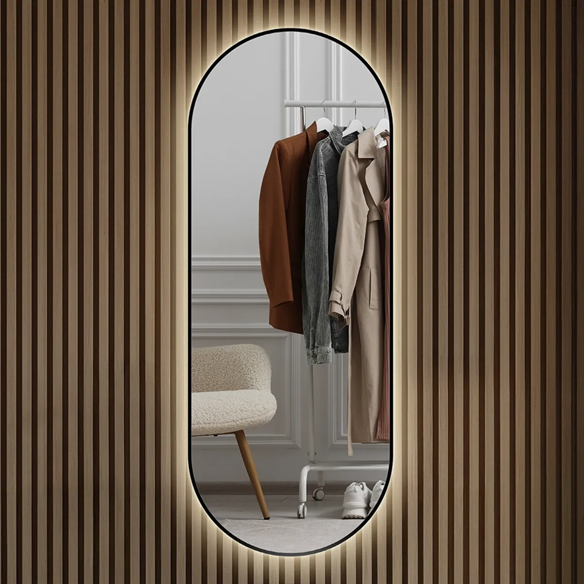 Badnor Sienna ovalt baderomsspeil (180x70cm) m/lys og sort ramme