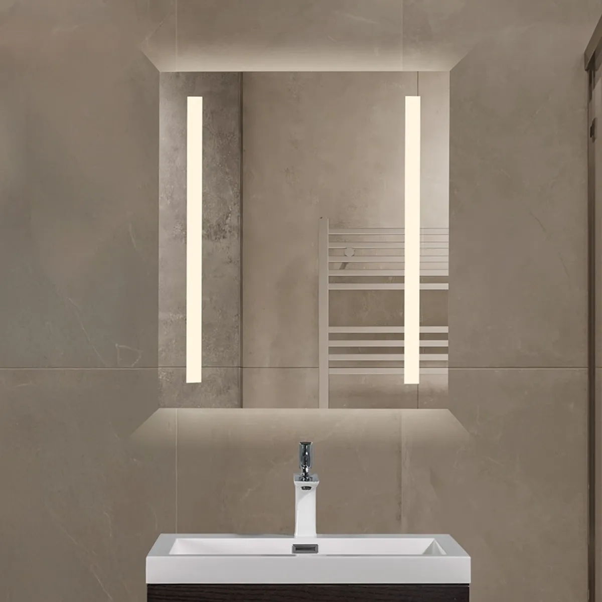 Badnor Lilly speilskap (60cm), hvit, m/LED-lys og stikkontakt